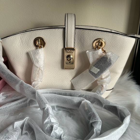 Coach Lane Bucket Bag - Picture 5 of 6